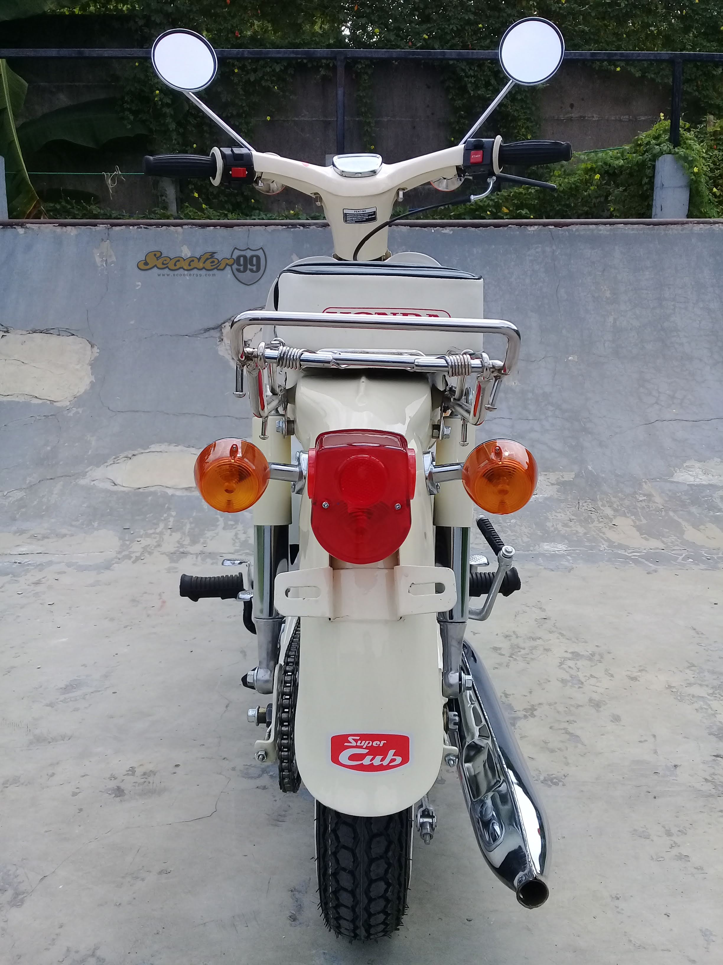 Front view of Honda C86 Mini Bike Cream